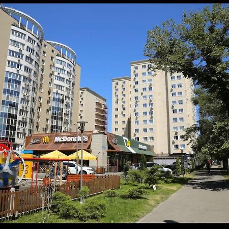 Ferienwohnung Студия New York В Самом Центре Города Almaty Exterior foto
